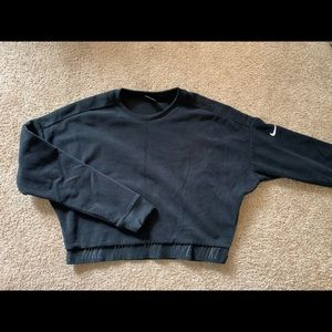 Womens Nike black cropped crewneck MEDIUM